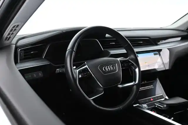 Musta Maastoauto, Audi e-tron – XSB-207