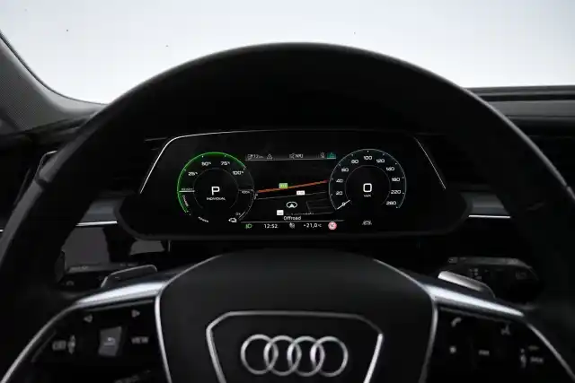 Musta Maastoauto, Audi e-tron – XSB-207