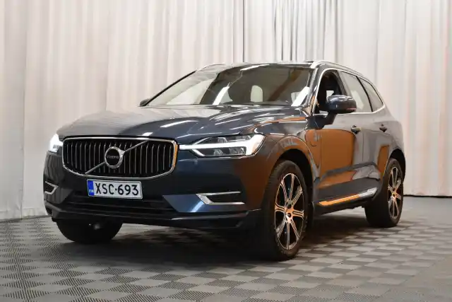 Sininen Maastoauto, Volvo XC60 – XSC-693