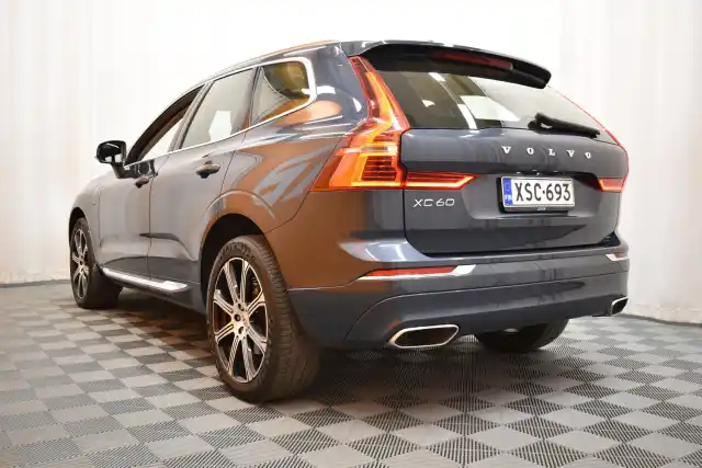 Sininen Maastoauto, Volvo XC60 – XSC-693