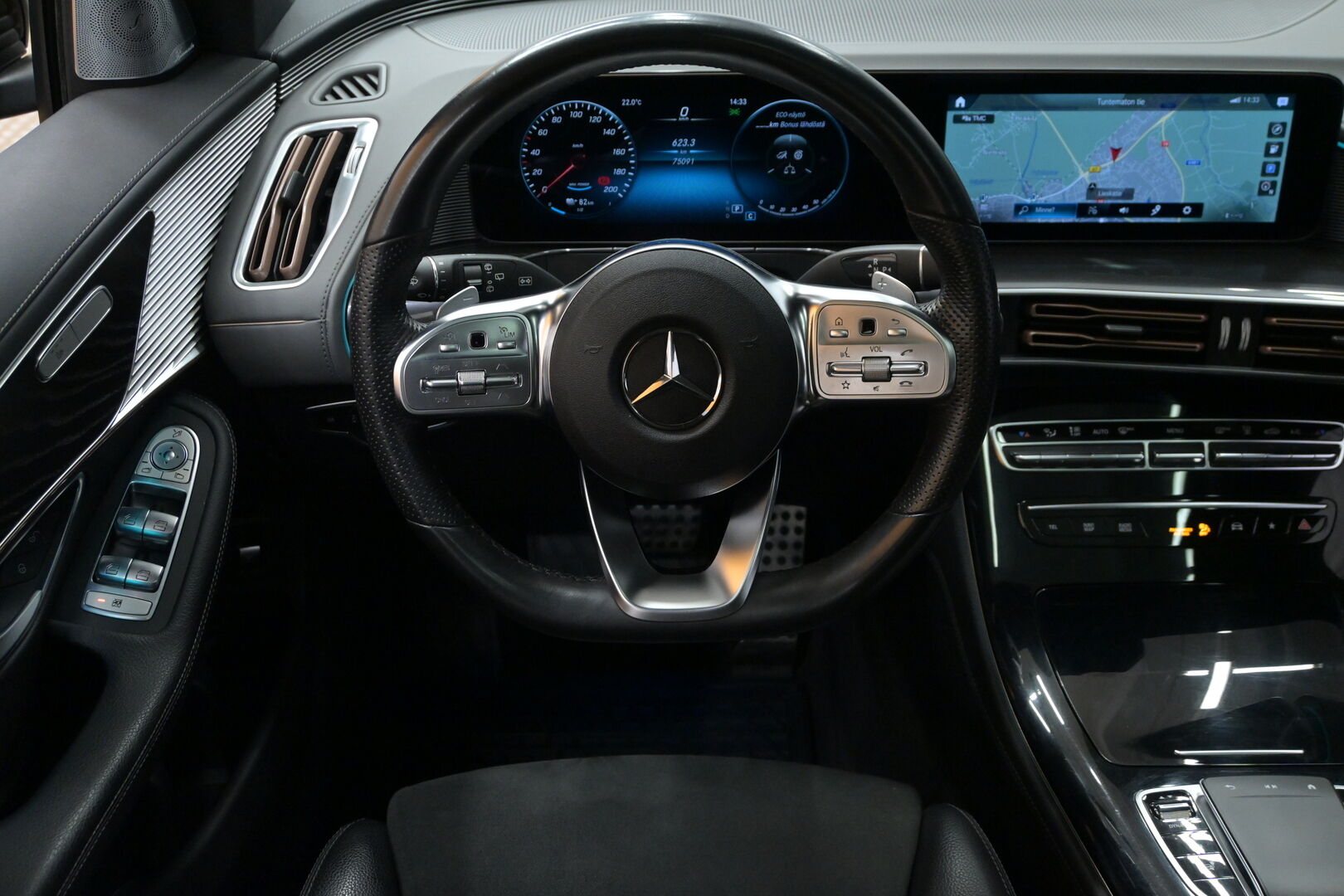 Musta Maastoauto, Mercedes-Benz EQC – XSC-964