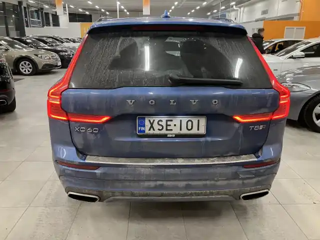 Sininen Maastoauto, Volvo XC60 – XSE-101