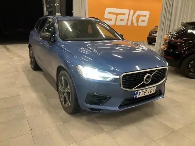 Sininen Maastoauto, Volvo XC60 – XSE-101