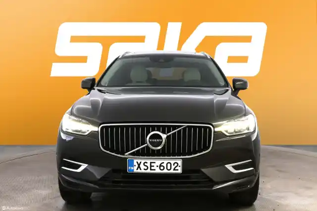 Harmaa Maastoauto, Volvo XC60 – XSE-602