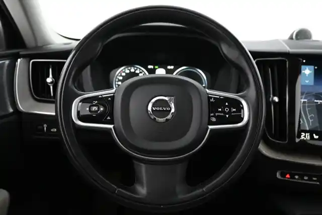 Harmaa Maastoauto, Volvo XC60 – XSE-602