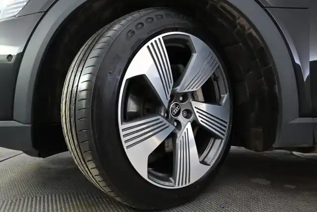 Musta Maastoauto, Audi e-tron – XSE-618