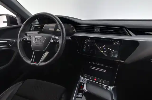 Musta Maastoauto, Audi e-tron – XSE-618