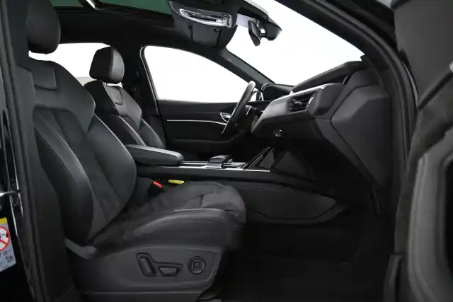 Musta Maastoauto, Audi e-tron – XSE-618