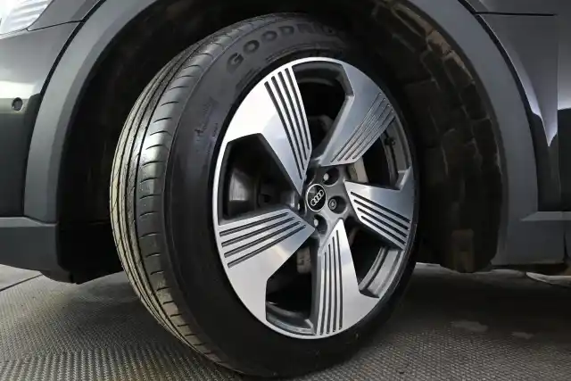 Musta Maastoauto, Audi e-tron – XSE-618
