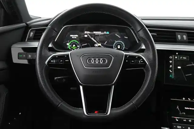 Musta Maastoauto, Audi e-tron – XSE-618