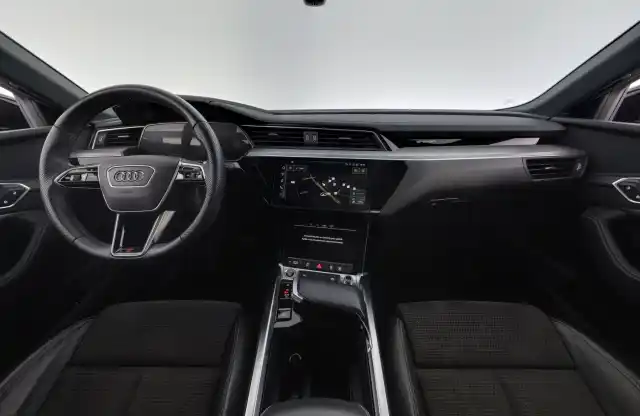 Musta Maastoauto, Audi e-tron – XSE-618
