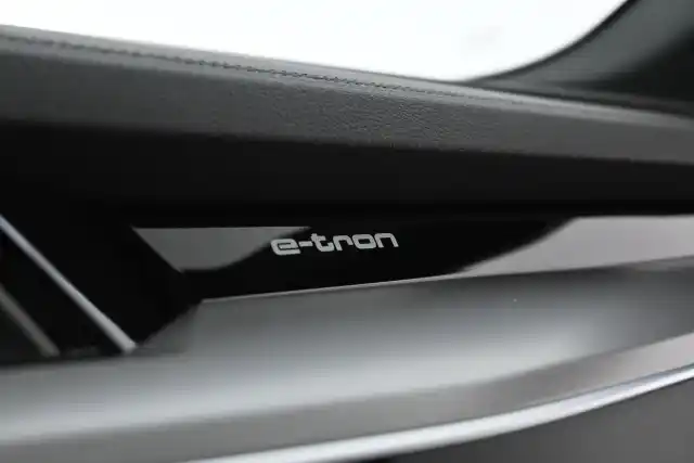 Musta Maastoauto, Audi e-tron – XSE-618