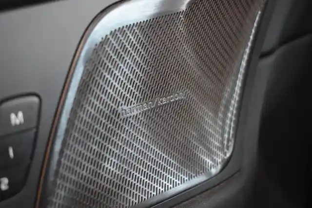 Harmaa Maastoauto, Volvo XC60 – XSE-873