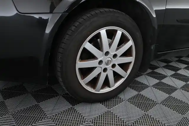 Musta Farmari, Nissan Primera – XSG-874