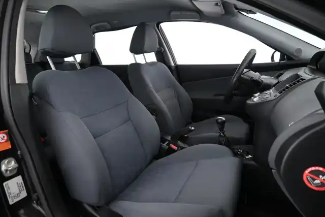 Musta Farmari, Nissan Primera – XSG-874