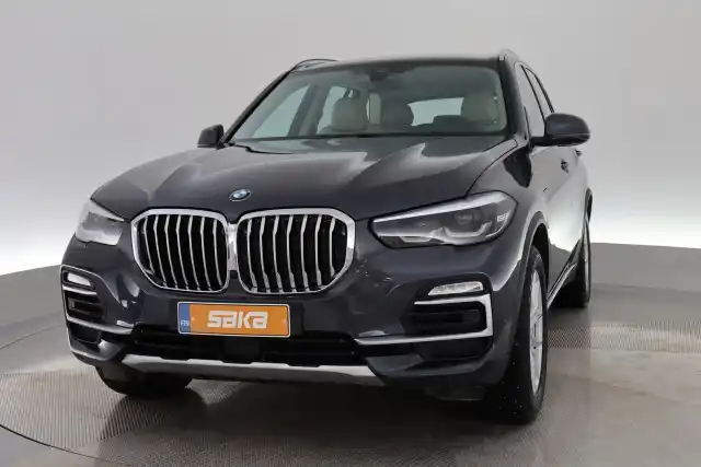 Harmaa Maastoauto, BMW X5 – XSH-221