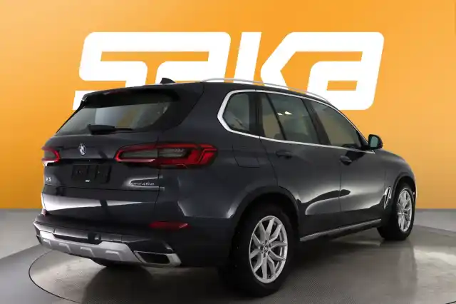 Harmaa Maastoauto, BMW X5 – XSH-221