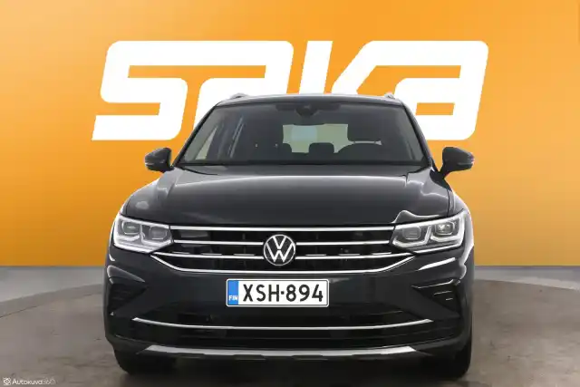 Harmaa Maastoauto, Volkswagen Tiguan – XSH-894