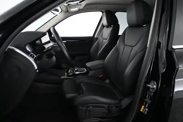 Musta Maastoauto, BMW X3 – XSK-703