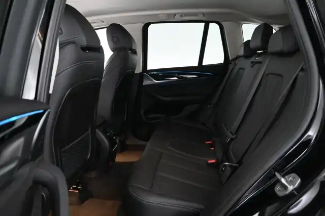 Musta Maastoauto, BMW X3 – XSK-703