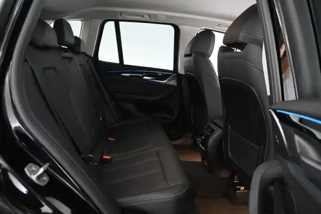 Musta Maastoauto, BMW X3 – XSK-703