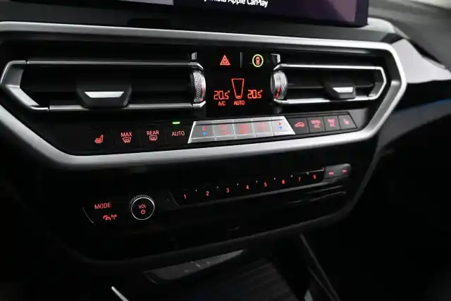 Musta Maastoauto, BMW X3 – XSK-703