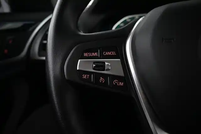 Musta Maastoauto, BMW X3 – XSK-703