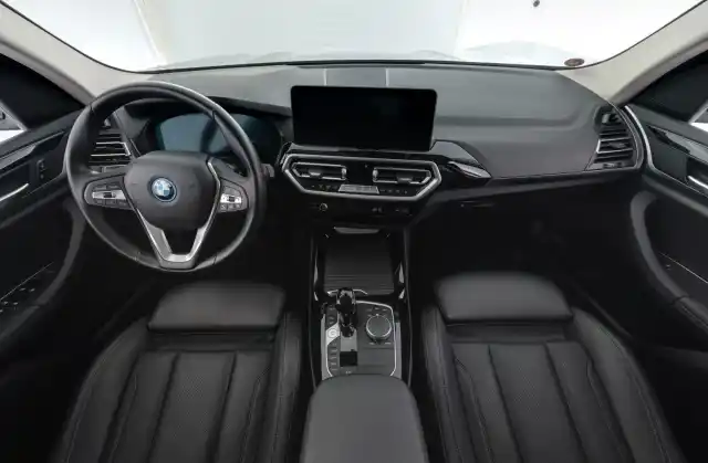 Musta Maastoauto, BMW X3 – XSK-703