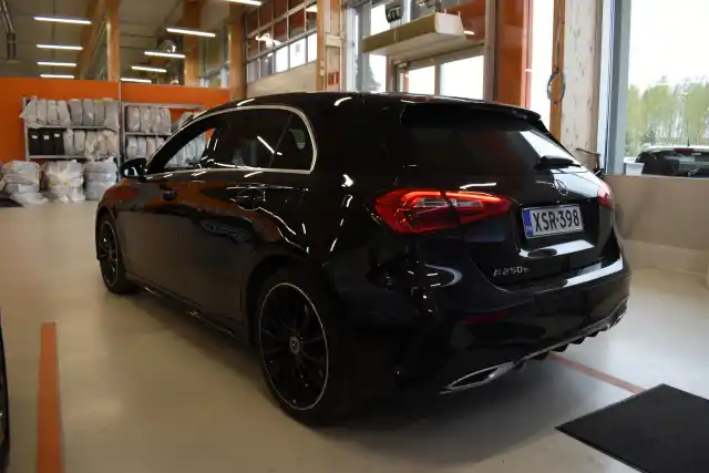 Musta Viistoperä, Mercedes-Benz A – XSR-398