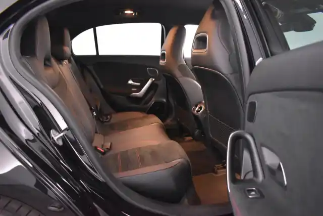 Musta Viistoperä, Mercedes-Benz A – XSR-398