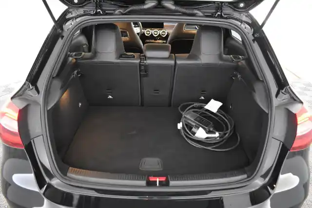 Musta Viistoperä, Mercedes-Benz A – XSR-398