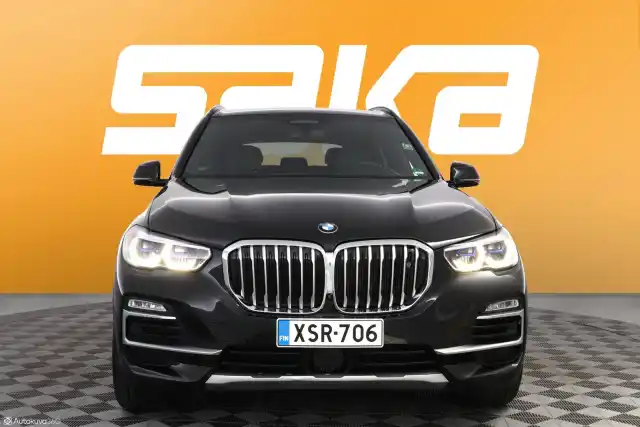Musta Maastoauto, BMW X5 – XSR-706