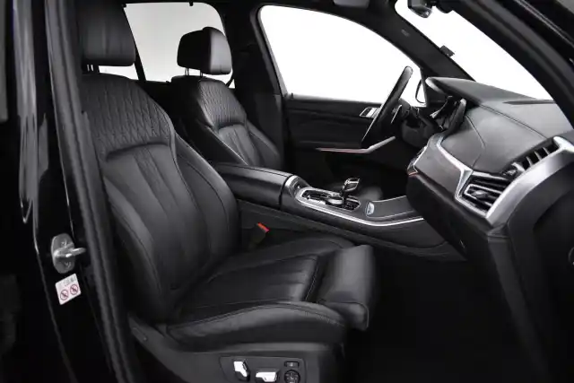 Musta Maastoauto, BMW X5 – XSR-706