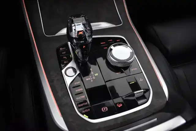 Musta Maastoauto, BMW X5 – XSR-706