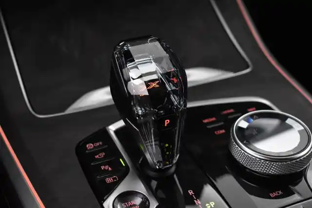 Musta Maastoauto, BMW X5 – XSR-706