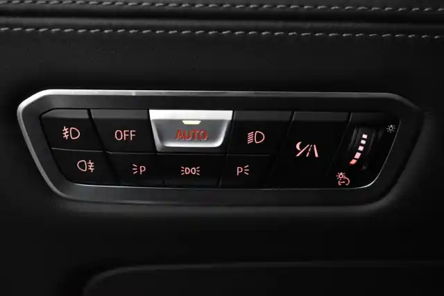Musta Maastoauto, BMW X5 – XSR-706