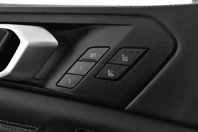 Musta Maastoauto, BMW X5 – XSR-706