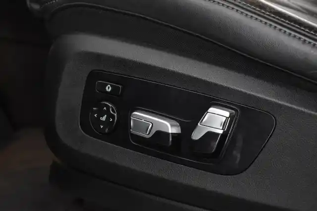 Musta Maastoauto, BMW X5 – XSR-706