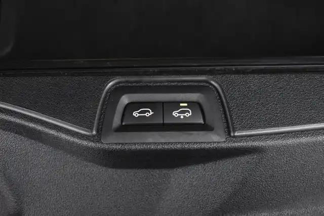 Musta Maastoauto, BMW X5 – XSR-706