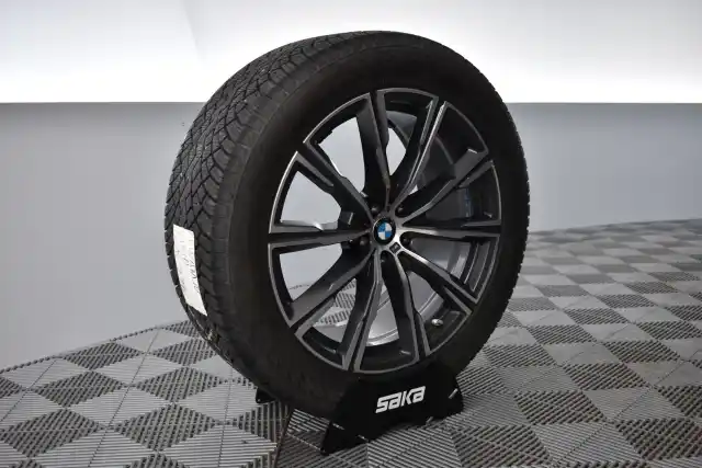 Musta Maastoauto, BMW X5 – XSR-706