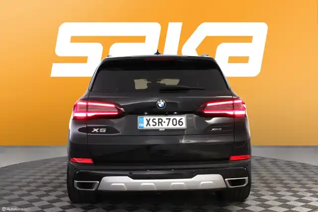 Musta Maastoauto, BMW X5 – XSR-706