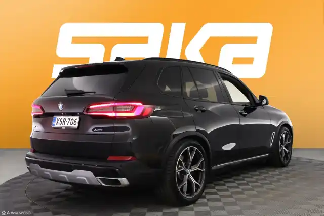 Musta Maastoauto, BMW X5 – XSR-706