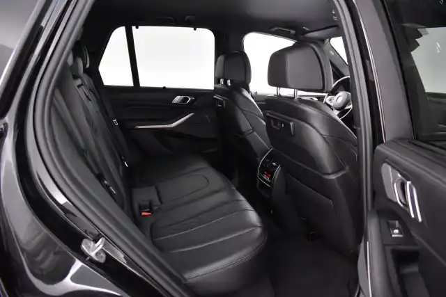 Musta Maastoauto, BMW X5 – XSR-706