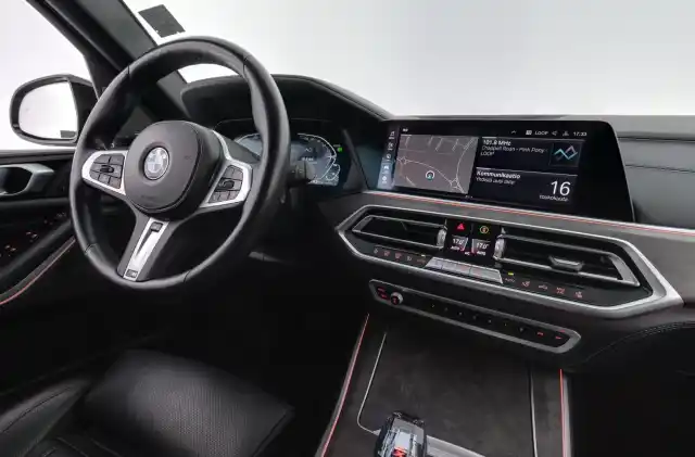 Musta Maastoauto, BMW X5 – XSR-706