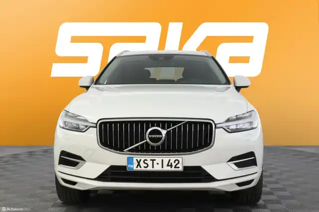 Valkoinen Maastoauto, Volvo XC60 – XST-142