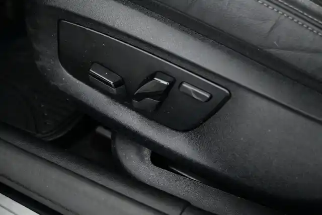 Harmaa Farmari, BMW 530 – XST-932
