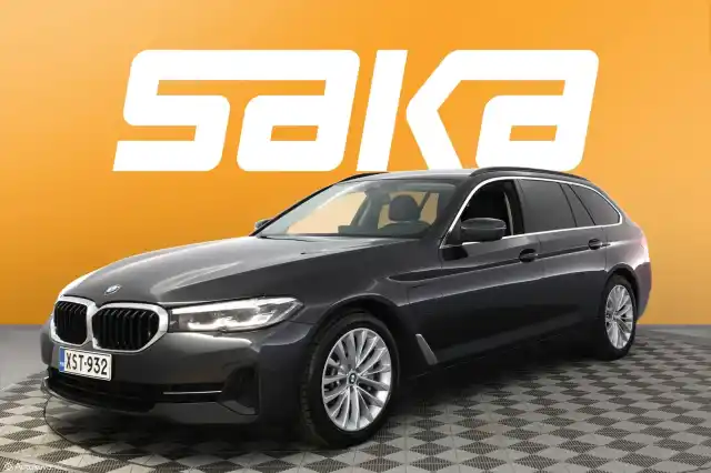 Harmaa Farmari, BMW 530 – XST-932