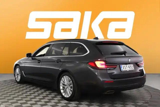 Harmaa Farmari, BMW 530 – XST-932