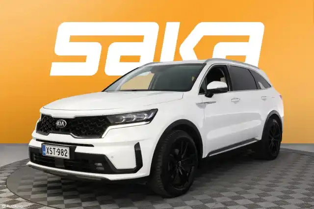 Valkoinen Maastoauto, Kia Sorento – XST-982