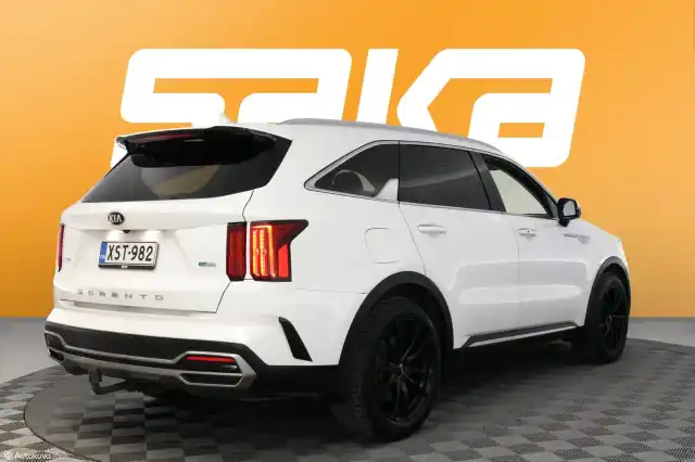 Valkoinen Maastoauto, Kia Sorento – XST-982